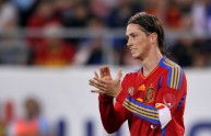 Spain’s forward Fernando Torres applause