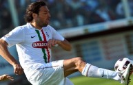 Juventus’ forward Luca Toni controls the