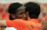Van Nistelrooy con Drogba