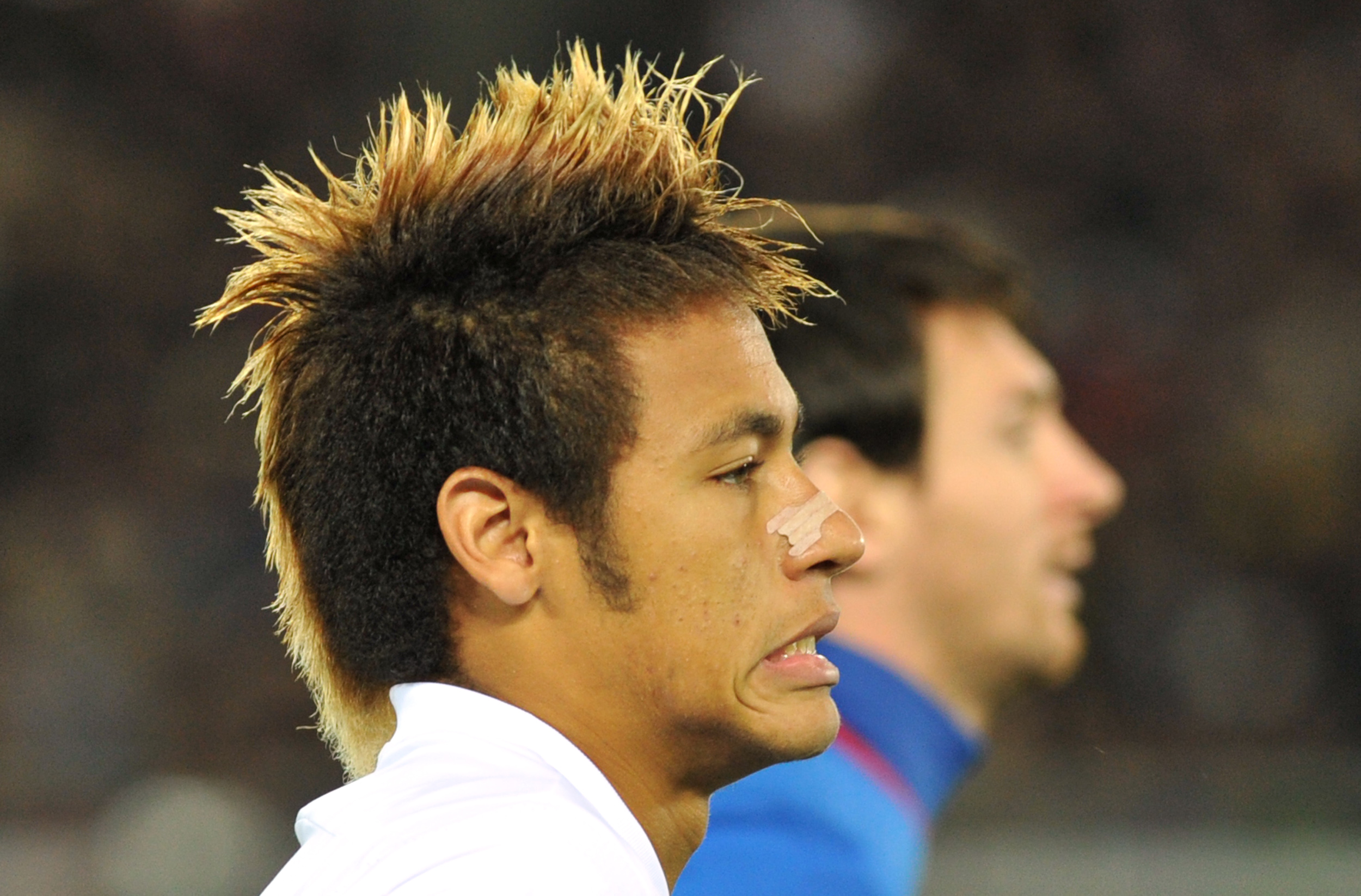 Neymar cambia look in uno spot tv (VIDEO)