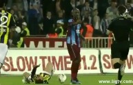 Fenerbahçe Trabzonspor, Zokora dà calcio a Emre