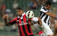 A.C. Milan player Ambrosini (SX) figths