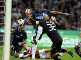 Walter Samuel segna di testa il gol che consegna il Derby all'Inter