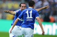 Schalke 04, Afellay festeggiato dopo il goal al Dortmund