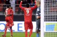 Valenciennes, Aboubakar esulta dopo uno dei due goal segnati al Lorient