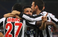 L’esultanza dei giocatori dell’Udinese al secondo gol di Di Natale