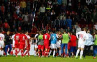 Un’immagine delle violenze di Serbia-Inghilterra U21