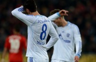 I giocatori dello Schalke 04 sconsolati dopo la sconfitta