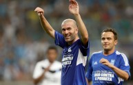 Zinedine Zidane esulta per il gol contro gli amici di Ronaldo
